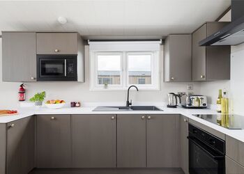 Meadow Luxury 2 Bed Holiday Home Hot Tub Pet (sleeps 4) - Clawford Lakes Resort and Spa, Clawton, Nr Holsworthy