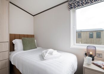 Meadow Luxury 2 Bed Holiday Home Hot Tub Pet (sleeps 4) - Clawford Lakes Resort and Spa, Clawton, Nr Holsworthy