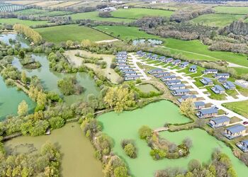 Orchard Deluxe 2 Pet HT - Clawford Lakes Resort and Spa, Clawton, Nr Holsworthy