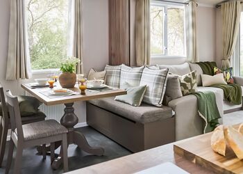 Oak 2 Holiday Home Hot Tub (pet) - Clawford Lakes Resort and Spa, Clawton, Nr Holsworthy