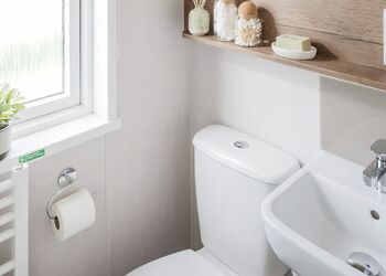 Oak 2 Holiday Home Hot Tub (pet) - Clawford Lakes Resort and Spa, Clawton, Nr Holsworthy