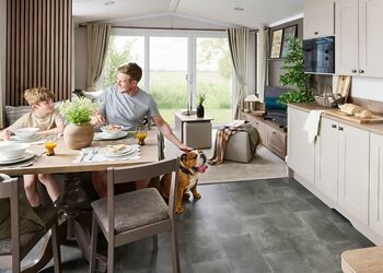 Oak 3 Holiday Home Hillside View Hot Tub (Pet) - Clawford Lakes Resort and Spa, Clawton, Nr Holsworthy