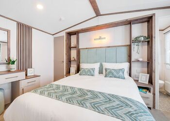 Oak 2 Holiday Home Centre Lounge Hot Tub (Pet) - Clawford Lakes Resort and Spa, Clawton, Nr Holsworthy