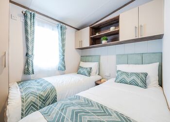 Oak 2 Holiday Home Centre Lounge Hot Tub (Pet) - Clawford Lakes Resort and Spa, Clawton, Nr Holsworthy