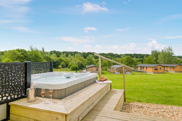 Valley Ground Floor Apartment Hot Tub - Clawford Lakes Resort and Spa, Clawton, Nr Holsworthy