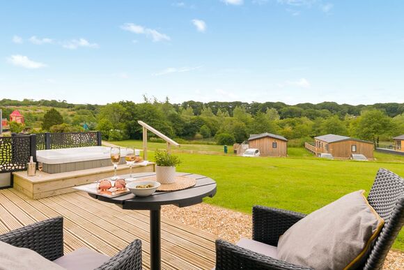 Valley Ground Floor Apartment Hot Tub - Clawford Lakes Resort and Spa, Clawton, Nr Holsworthy
