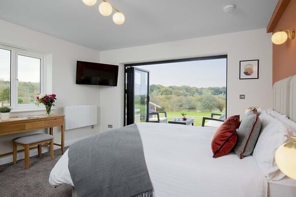 Valley Ground Floor Apartment Hot Tub - Clawford Lakes Resort and Spa, Clawton, Nr Holsworthy