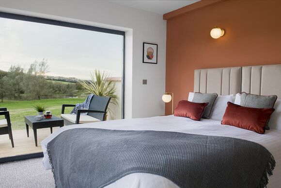 Valley Ground Floor Apartment Hot Tub - Clawford Lakes Resort and Spa, Clawton, Nr Holsworthy