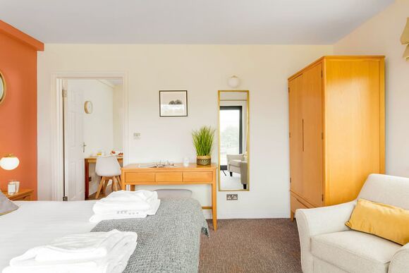 Valley Ground Floor Apartment Hot Tub - Clawford Lakes Resort and Spa, Clawton, Nr Holsworthy