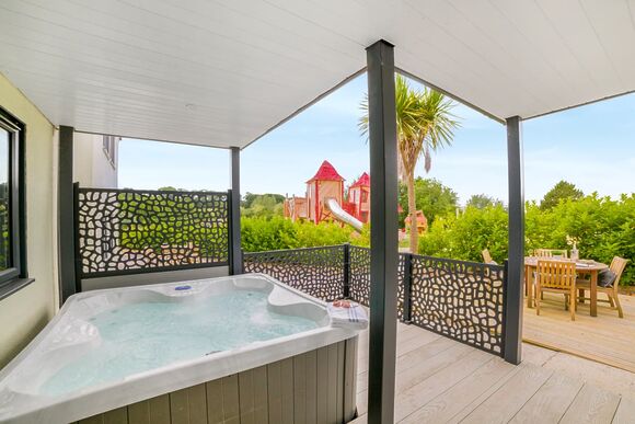 Lake Ground Floor Apartment Hot tub - Clawford Lakes Resort and Spa, Clawton, Nr Holsworthy