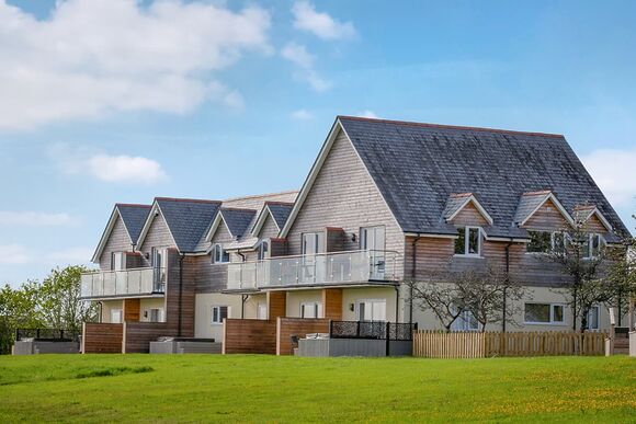 Orchard First Floor Apartment Balcony - Clawford Lakes Resort and Spa, Clawton, Nr Holsworthy