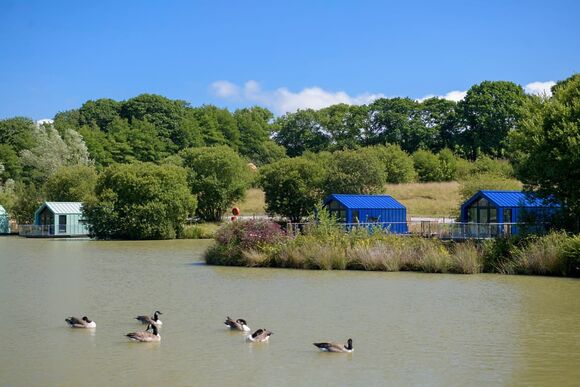 Floating Lodge - Clawford Lakes Resort and Spa, Clawton, Nr Holsworthy
