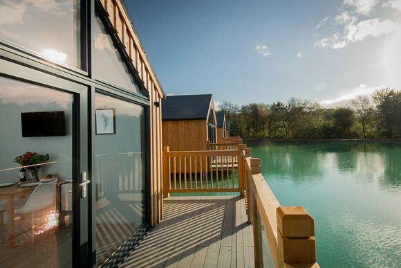 Lake Pod - Clawford Lakes Resort and Spa, Clawton, Nr Holsworthy