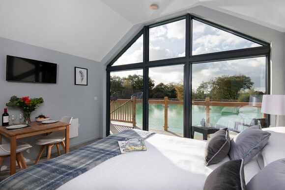 Lake Pod - Clawford Lakes Resort and Spa, Clawton, Nr Holsworthy