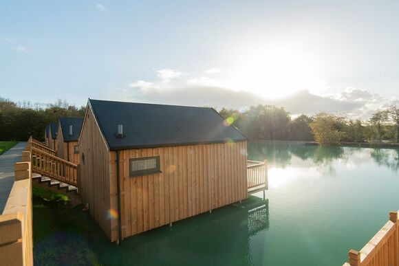 Lake Pod Plus - Clawford Lakes Resort and Spa, Clawton, Nr Holsworthy