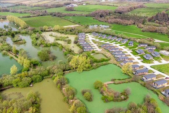 Orchard Luxury 2 Hot Tub Pet - Clawford Lakes Resort and Spa, Clawton, Nr Holsworthy