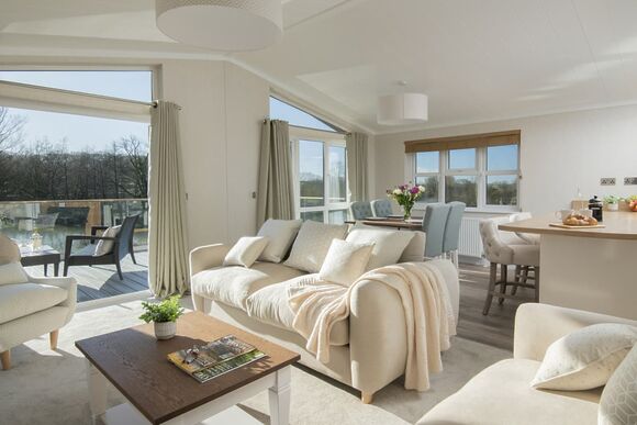 Orchard Deluxe Lakes Edge 2 Hot Tub Pet (Sleeps 6) - Clawford Lakes Resort and Spa, Clawton, Nr Holsworthy