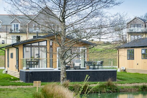 Orchard Deluxe Lakes Edge 2 Hot Tub Pet (Sleeps 6) - Clawford Lakes Resort and Spa, Clawton, Nr Holsworthy