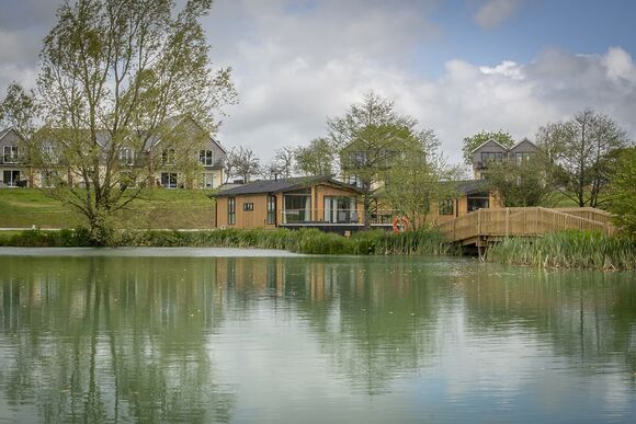 Orchard Deluxe Lakes Edge 2 Hot Tub Pet (Sleeps 6) - Clawford Lakes Resort and Spa, Clawton, Nr Holsworthy