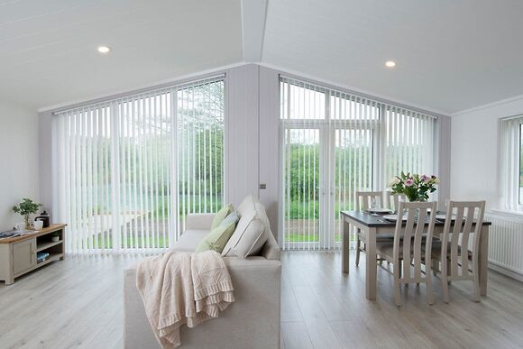 Orchard Deluxe Accessible Lodge - Clawford Lakes Resort and Spa, Clawton, Nr Holsworthy