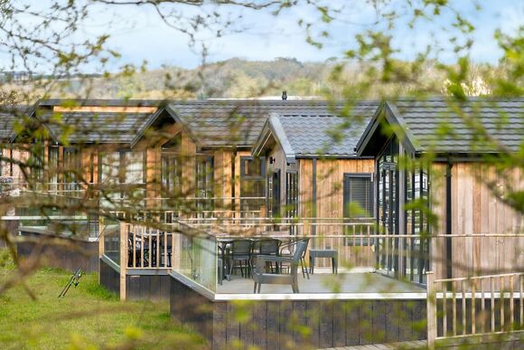 Orchard Deluxe Accessible Lodge - Clawford Lakes Resort and Spa, Clawton, Nr Holsworthy