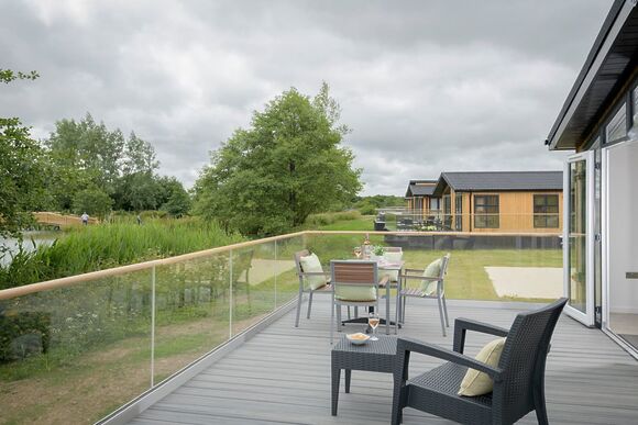 Orchard Deluxe Accessible Lodge - Clawford Lakes Resort and Spa, Clawton, Nr Holsworthy
