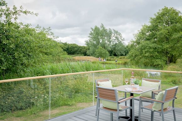 Orchard Deluxe Accessible Lodge - Clawford Lakes Resort and Spa, Clawton, Nr Holsworthy