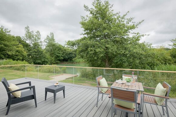 Orchard Deluxe Accessible Lodge - Clawford Lakes Resort and Spa, Clawton, Nr Holsworthy