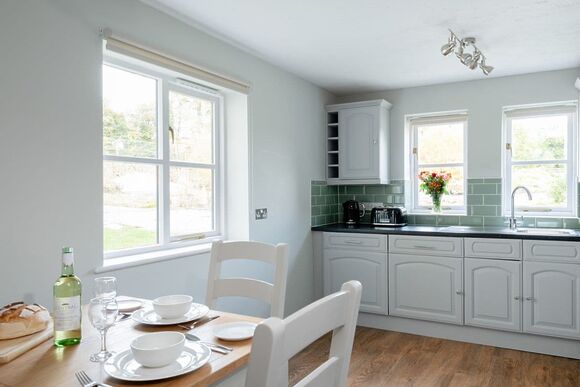 Accessible Lake Ground Floor Apartment Hot tub - Clawford Lakes Resort and Spa, Clawton, Nr Holsworthy