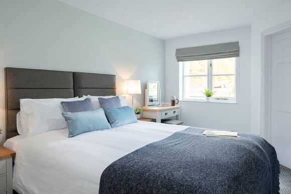 Accessible Lake Ground Floor Apartment Hot tub - Clawford Lakes Resort and Spa, Clawton, Nr Holsworthy