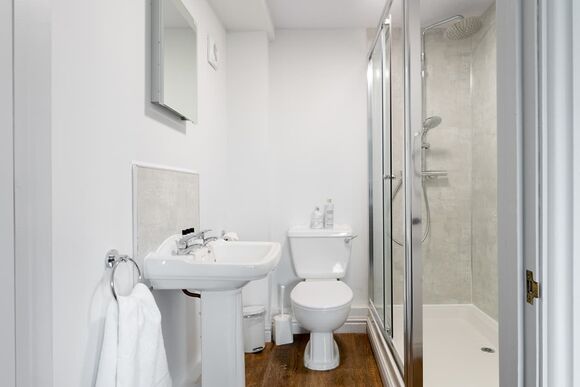 Accessible Lake Ground Floor Apartment Hot tub - Clawford Lakes Resort and Spa, Clawton, Nr Holsworthy