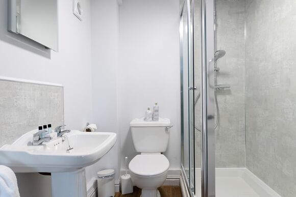 Accessible Lake Ground Floor Apartment Hot tub - Clawford Lakes Resort and Spa, Clawton, Nr Holsworthy