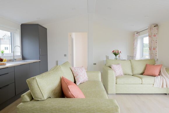 Orchard Luxury 2 CL Hot Tub Pet