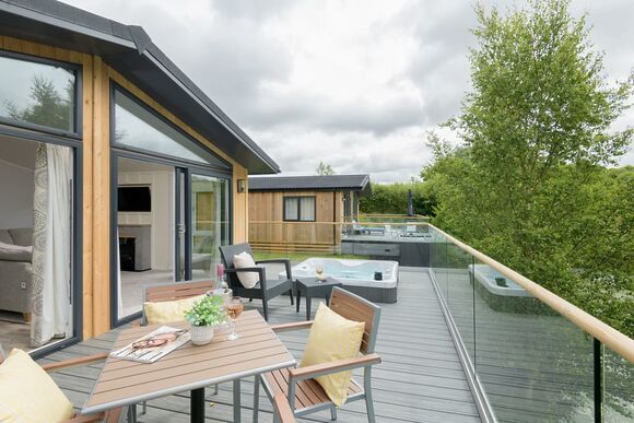 Orchard Deluxe Double Lakes Edge 3 Hot Tub Pet (sleeps 8) - Clawford Lakes Resort and Spa, Clawton, Nr Holsworthy