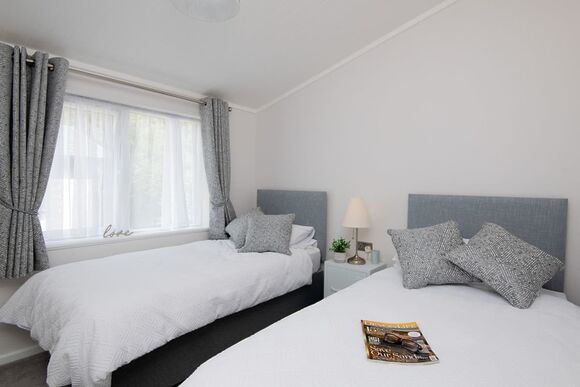 Orchard Deluxe Double Lakes Edge 3 Hot Tub Pet (sleeps 8) - Clawford Lakes Resort and Spa, Clawton, Nr Holsworthy