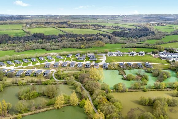 Orchard Deluxe Double Lakes Edge 3 Hot Tub Pet (sleeps 8) - Clawford Lakes Resort and Spa, Clawton, Nr Holsworthy