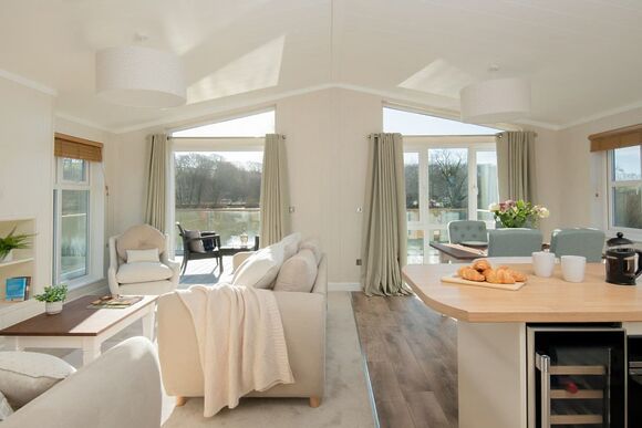 Orchard Deluxe Twin Lakes-Edge 3 Hot Tub Pet (sleeps 8) - Clawford Lakes Resort and Spa, Clawton, Nr Holsworthy