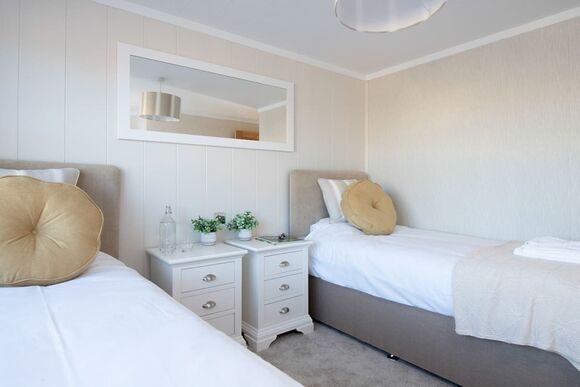 Orchard Deluxe Twin Lakes-Edge 3 Hot Tub Pet (sleeps 8) - Clawford Lakes Resort and Spa, Clawton, Nr Holsworthy