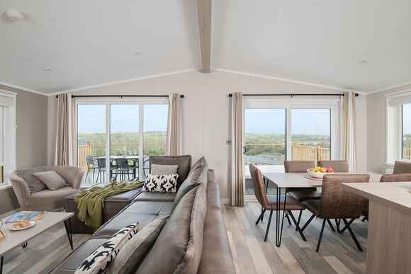 Meadow Deluxe Double 3 Hot Tub Pet - Clawford Lakes Resort and Spa, Clawton, Nr Holsworthy