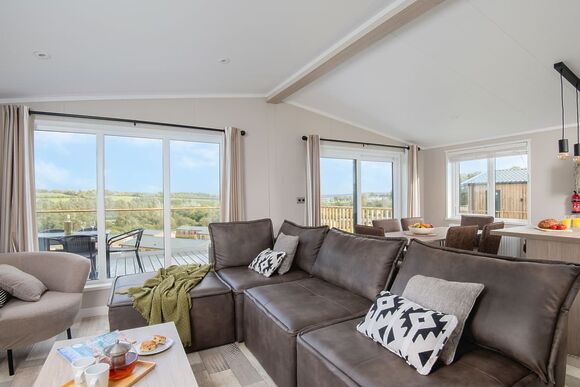 Meadow Deluxe Twin 3 Hot Tub Pet - Clawford Lakes Resort and Spa, Clawton, Nr Holsworthy