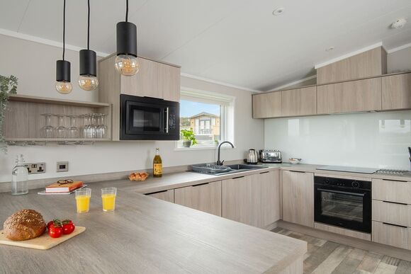 Meadow Deluxe Twin 3 Hot Tub Pet - Clawford Lakes Resort and Spa, Clawton, Nr Holsworthy