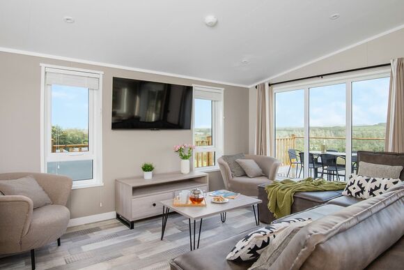 Meadow Deluxe 2 Hot Tub Pet - Clawford Lakes Resort and Spa, Clawton, Nr Holsworthy