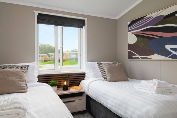 Meadow Deluxe 2 Hot Tub Pet - Clawford Lakes Resort and Spa, Clawton, Nr Holsworthy