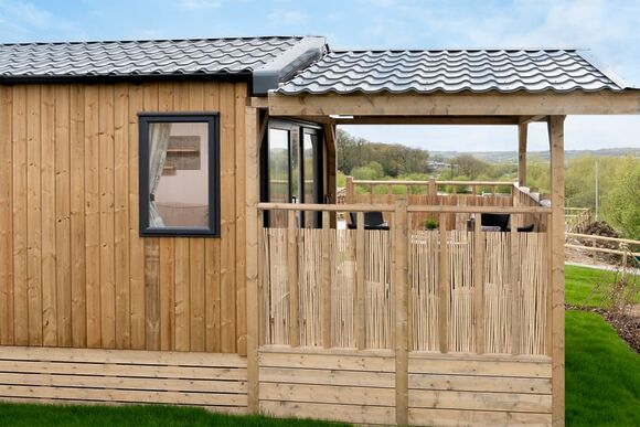 Please note: All imagery shown is a representation only. Style, decor and exact views vary by lodge 