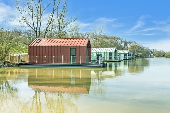 Floating Lodge with Mezzanine - Clawford Lakes Resort and Spa, Clawton, Nr Holsworthy