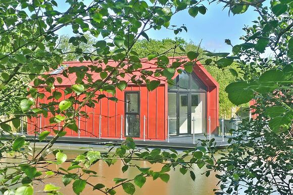 Floating Lodge with Mezzanine - Clawford Lakes Resort and Spa, Clawton, Nr Holsworthy
