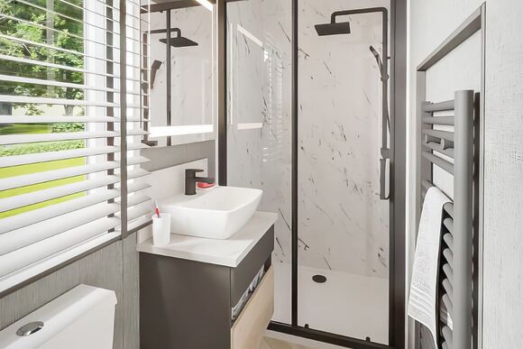 Heron Retreats Hot Tub - Clawford Lakes Resort and Spa, Clawton, Nr Holsworthy