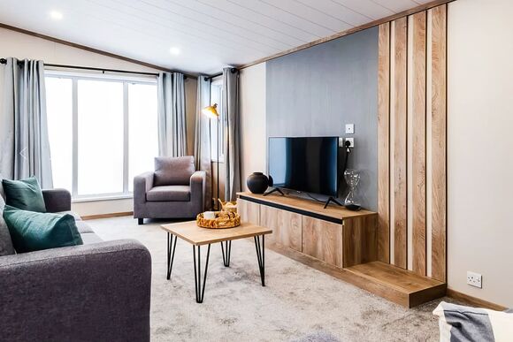 Oak 2 Lodge Lakes Edge Hot Tub (Pet) - Clawford Lakes Resort and Spa, Clawton, Nr Holsworthy