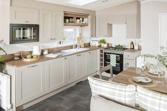 Oak 2 Holiday Home Hot Tub (pet) - Clawford Lakes Resort and Spa, Clawton, Nr Holsworthy