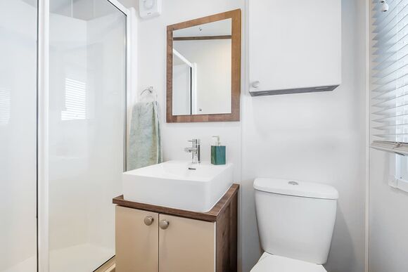 Oak 2 Holiday Home Centre Lounge Hot Tub (Pet) - Clawford Lakes Resort and Spa, Clawton, Nr Holsworthy